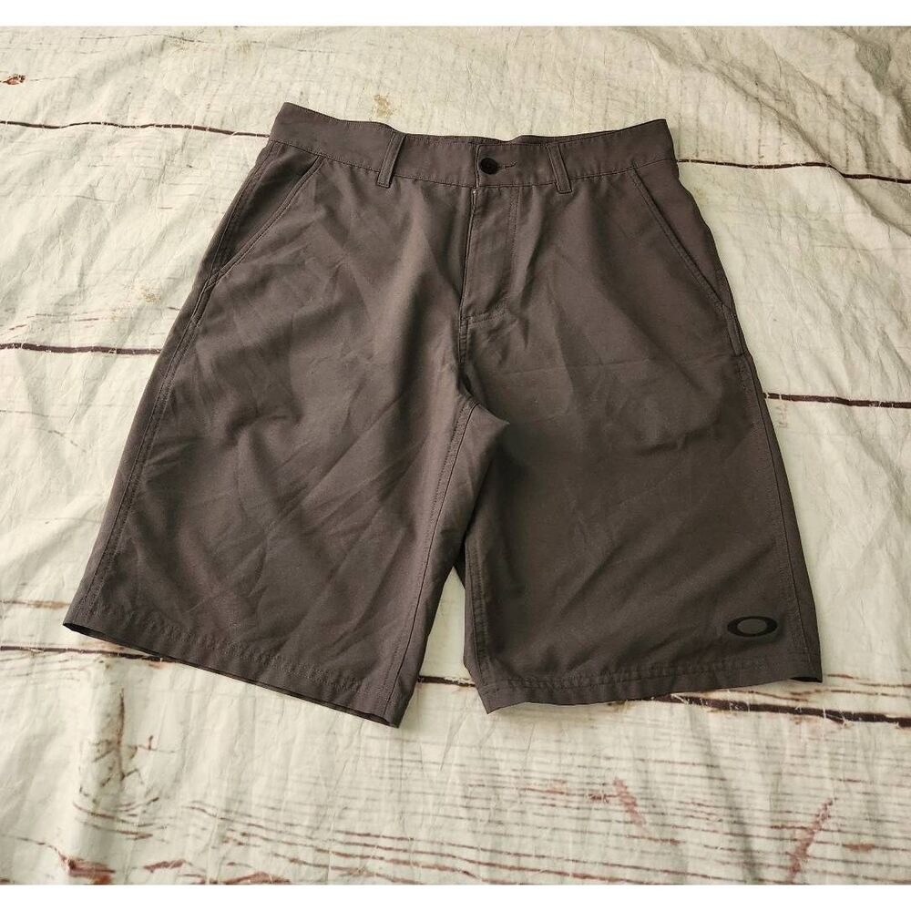 Oakley Regular Fit Gray Shorts Size 32